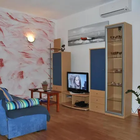 Fuer Fuenf Personen Mit Balkon Apartment