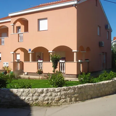 Apartment Fuer Fuenf Personen Mit Balkon *