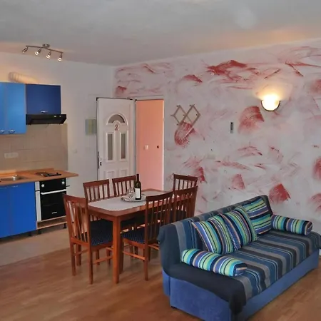 Fuer Fuenf Personen Mit Balkon Apartment Sukosan
